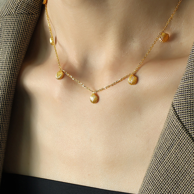 French Scallop Pendant Necklace in 18K Gold Plated